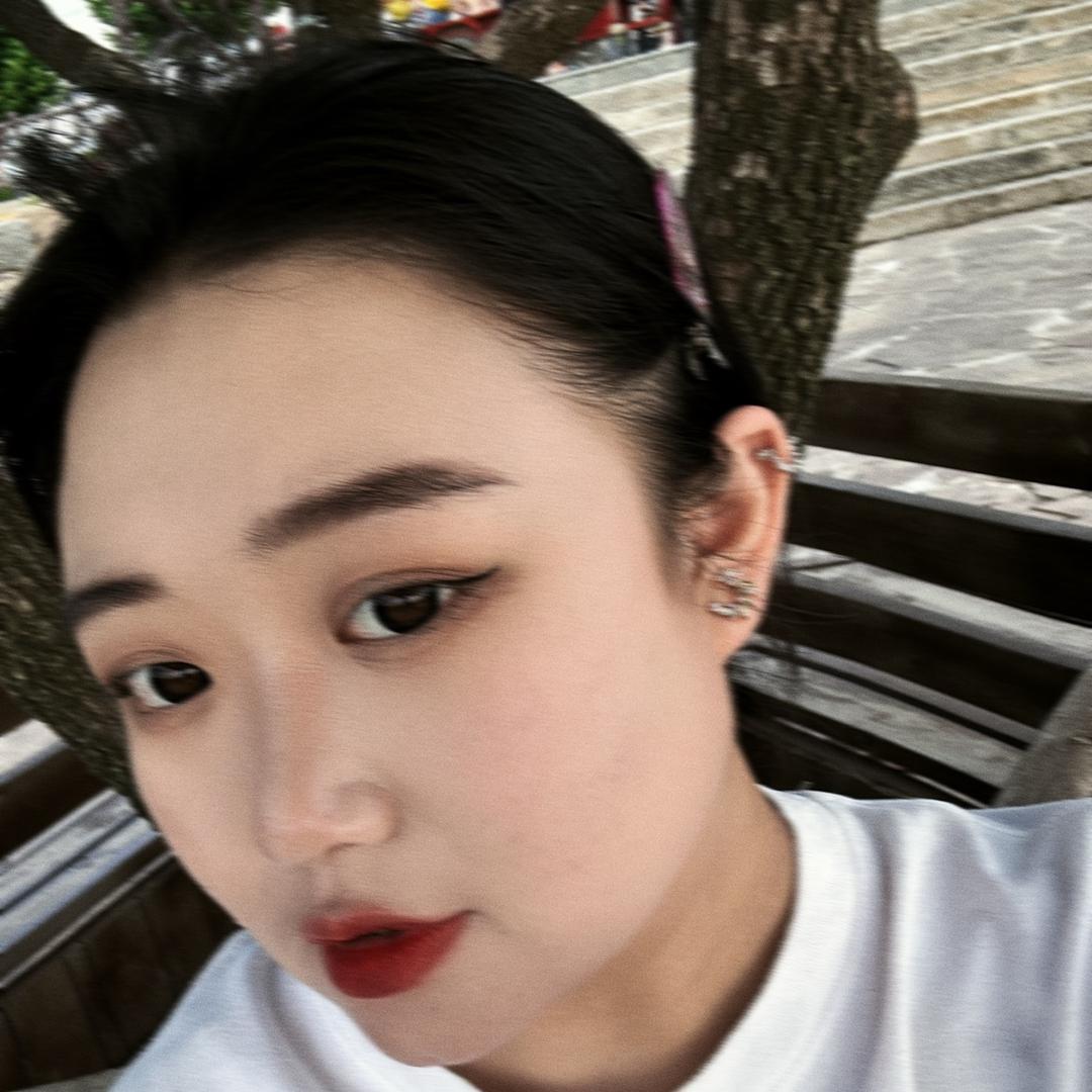 晴栀。