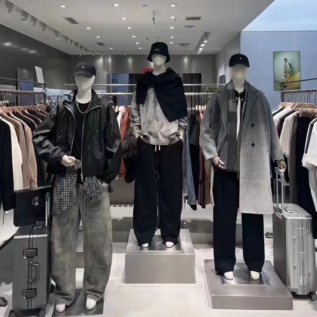 焦作万达2楼線锁男装