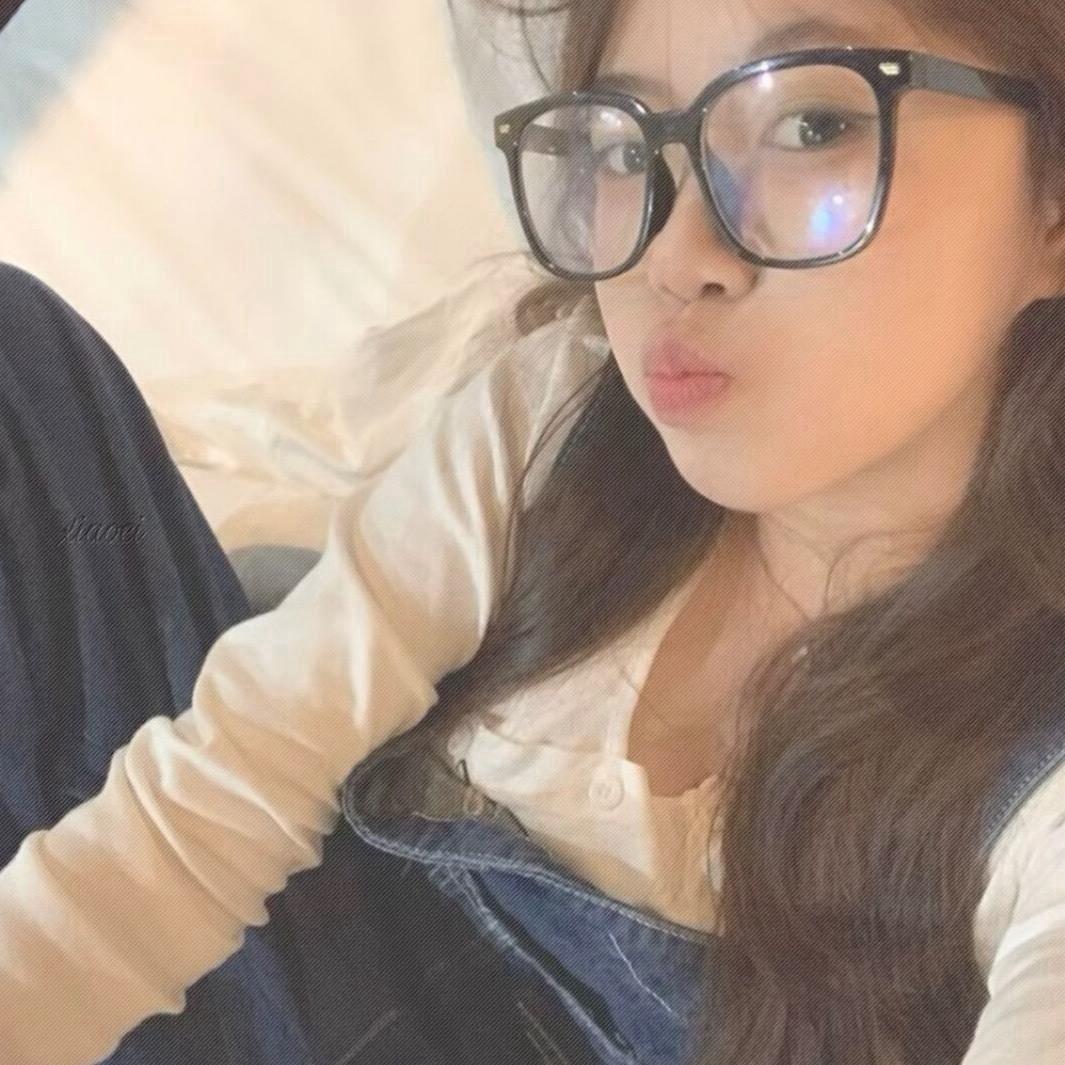 YY.