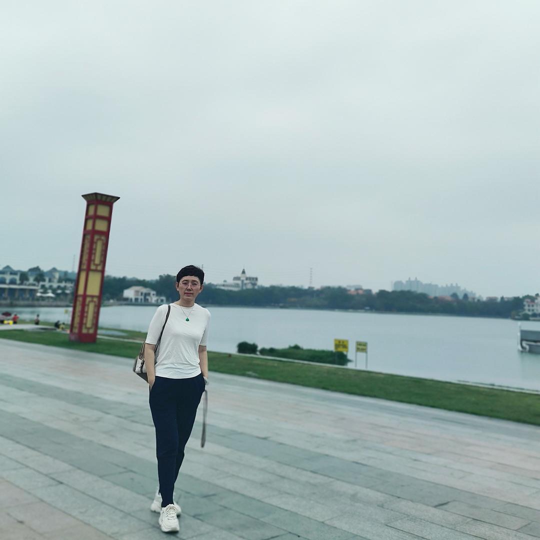 张红 永红服饰 伊丝艾拉