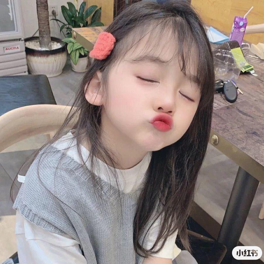 小有名气的美女。