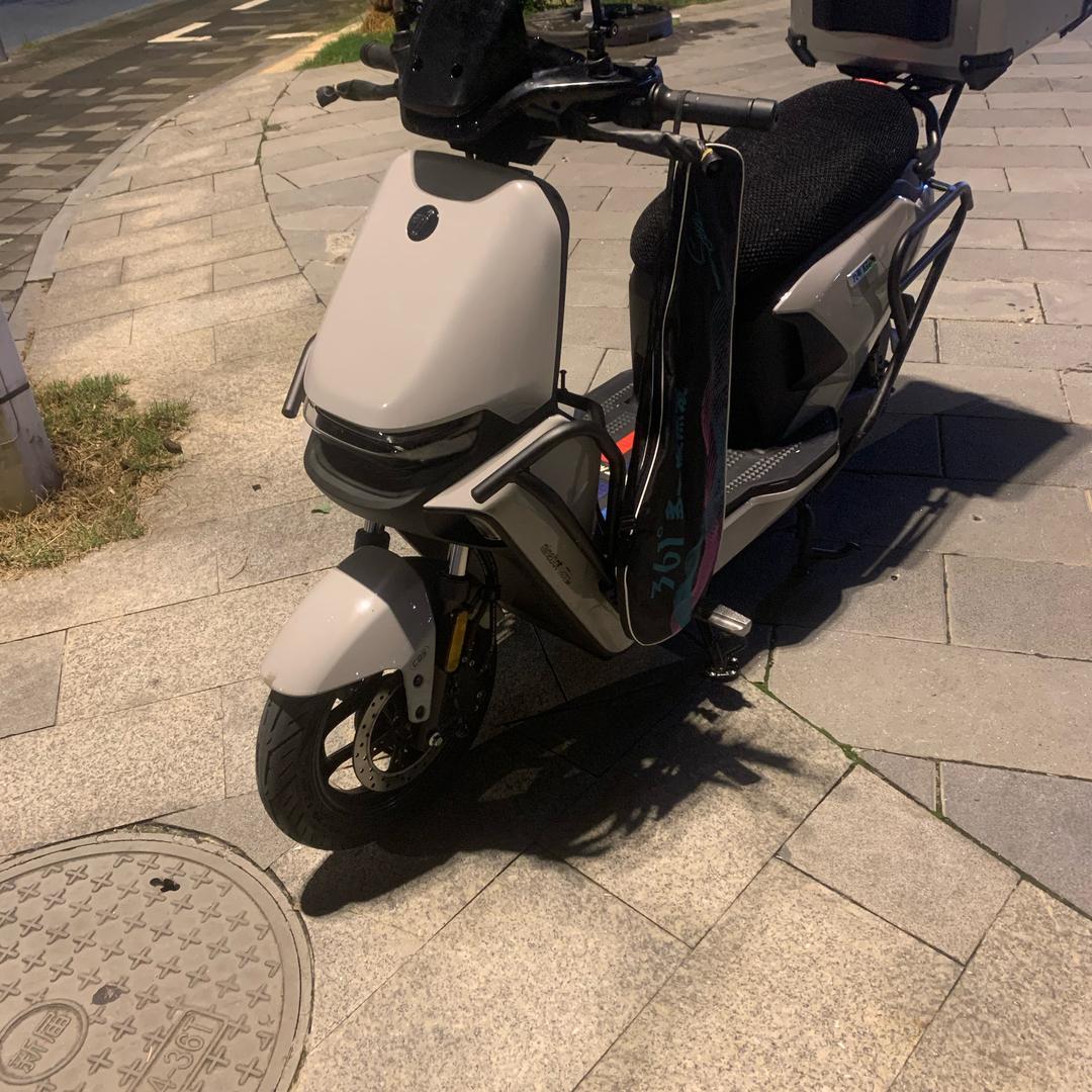 男人可以穷，但是绝不能怂