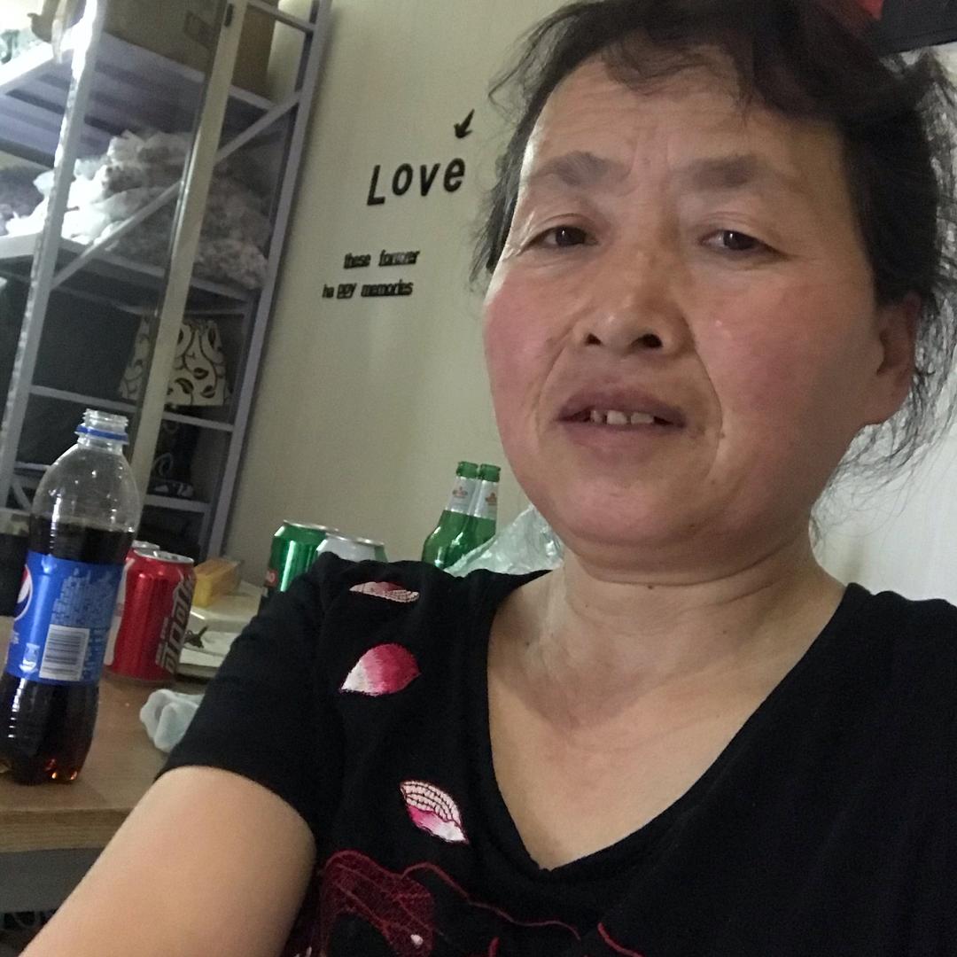 严笑笑