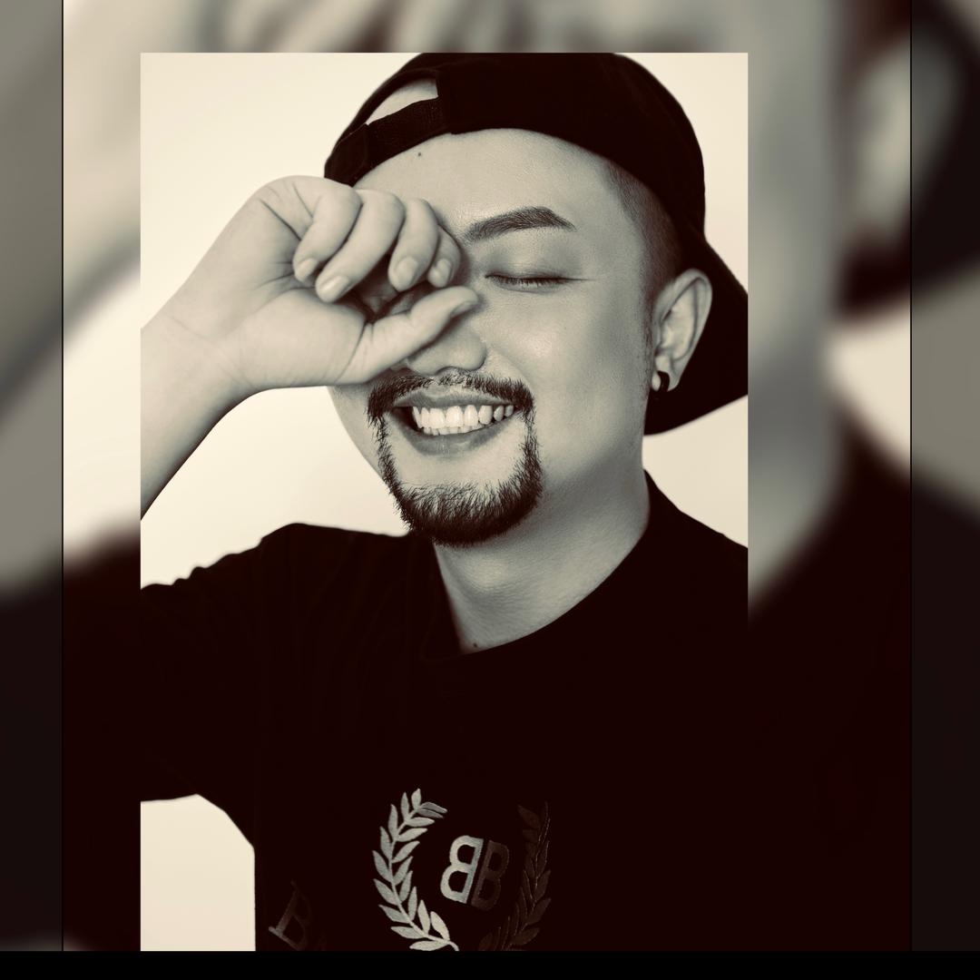 美发光头哥任坤