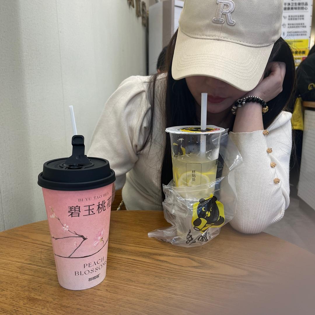 红唇💋爱上烟