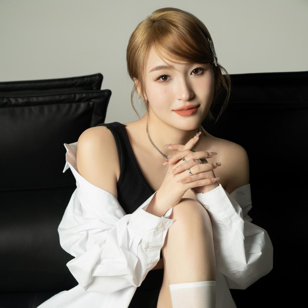 关关爱吃油麦菜-