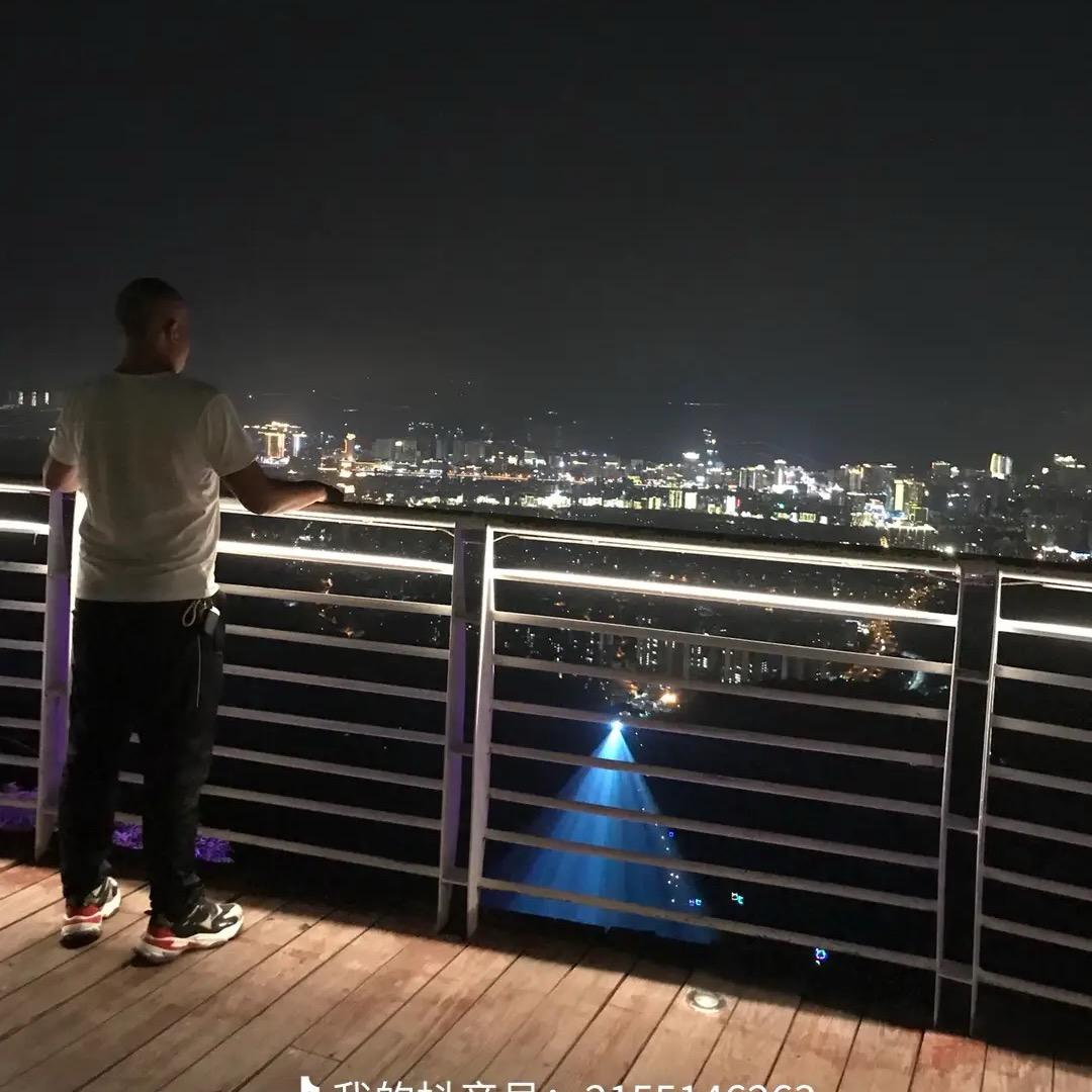 给我一个电话，带你游遍三亚。光头弟