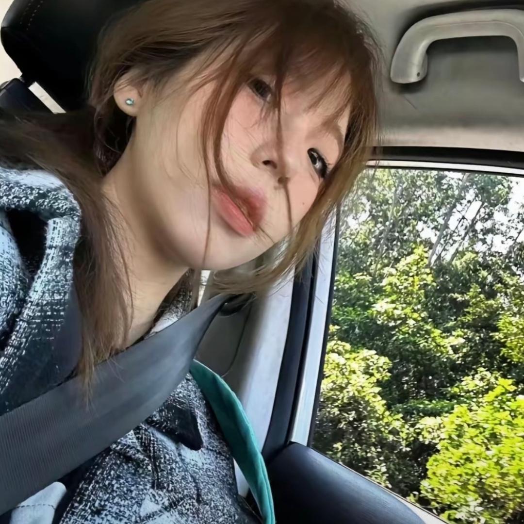 安安.