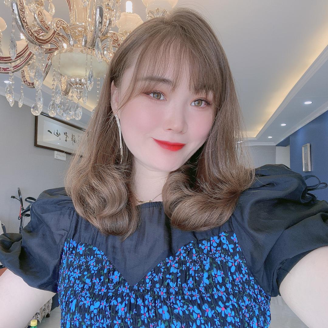 做美容的姗姗