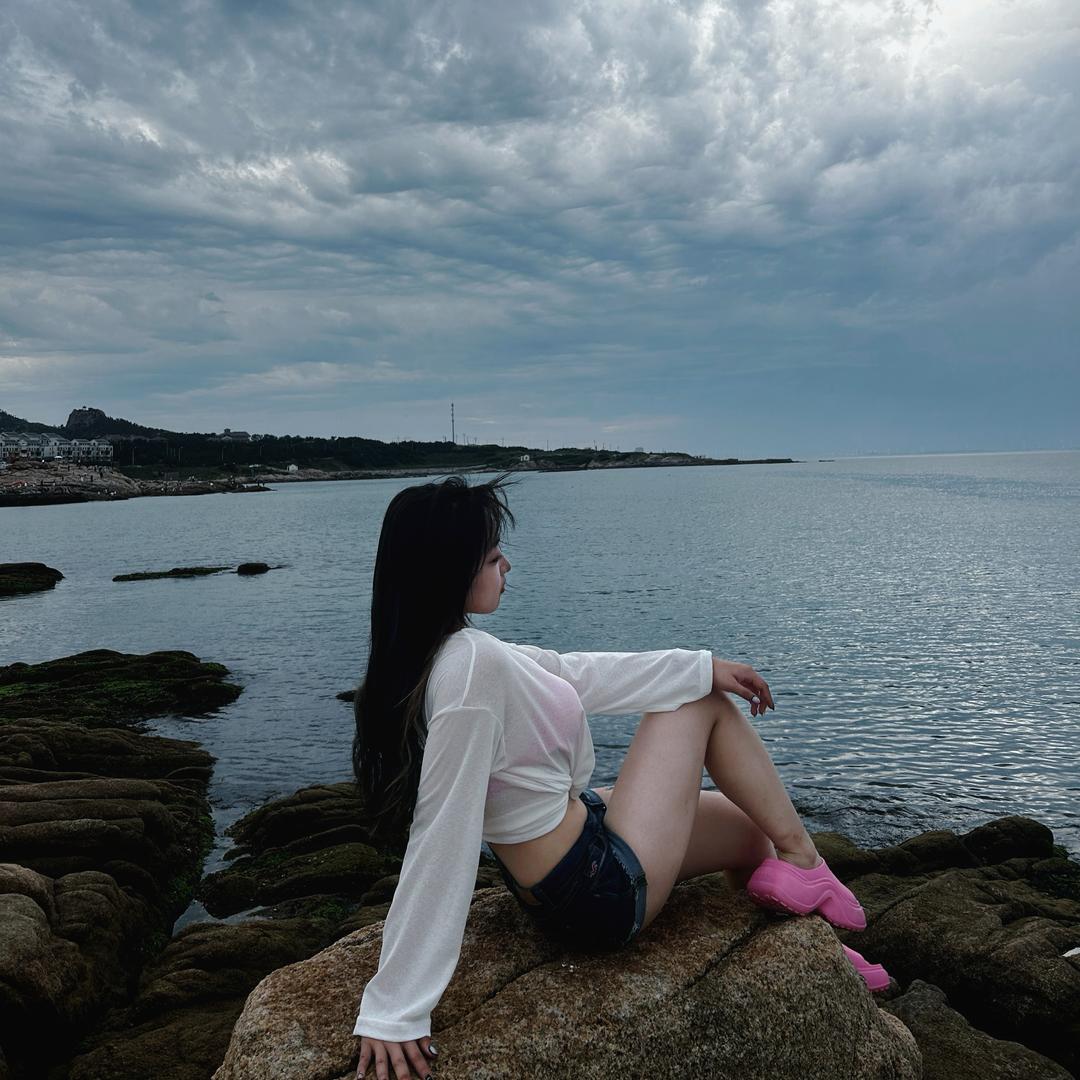 菲菲子.