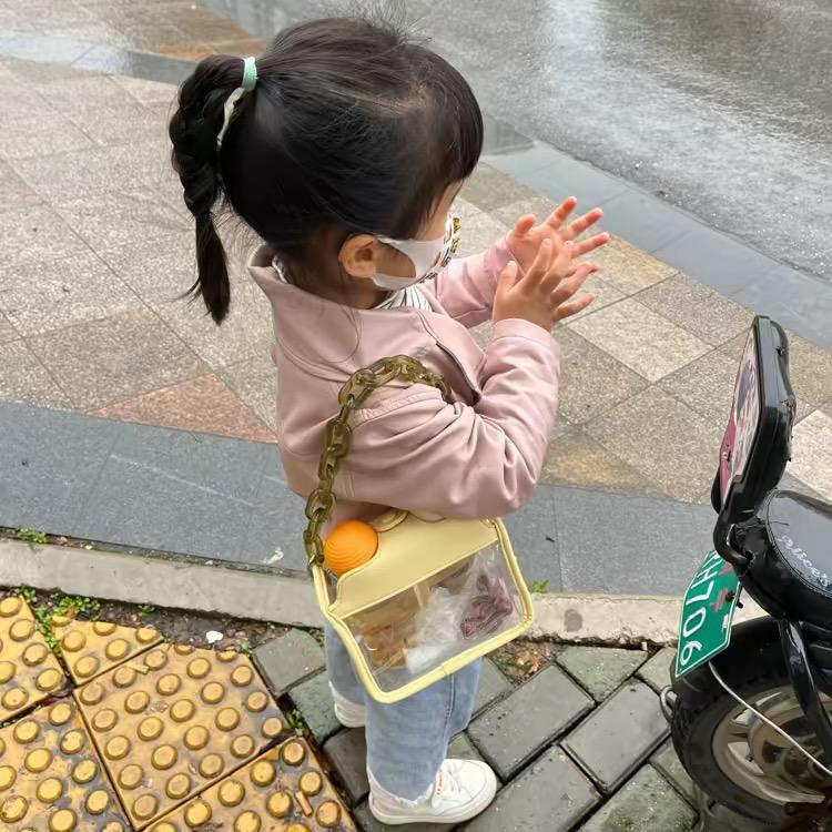 啥都想吃的妮子
