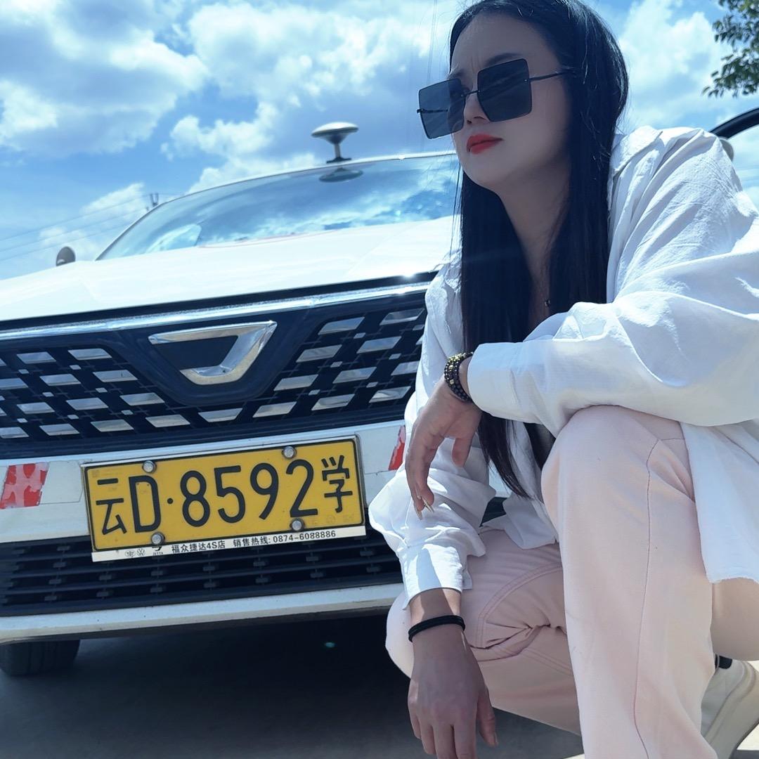 宣威小车教练小姐姐