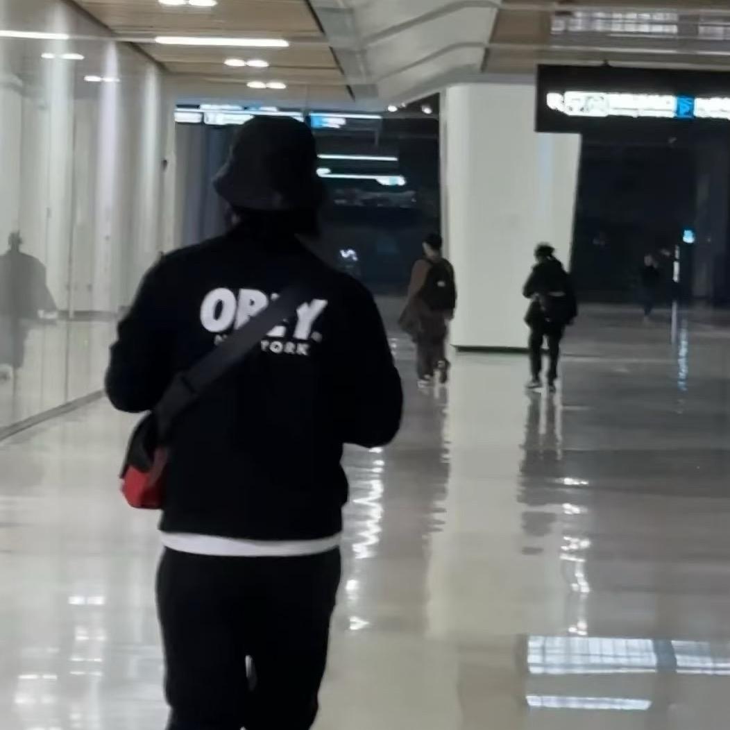 A·K林雷（与雷子合照啦） 🦔