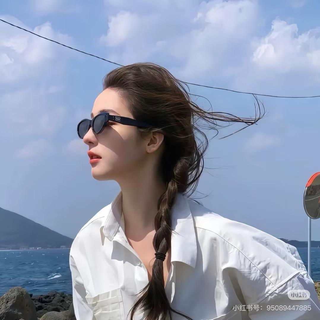 爱笑的李子