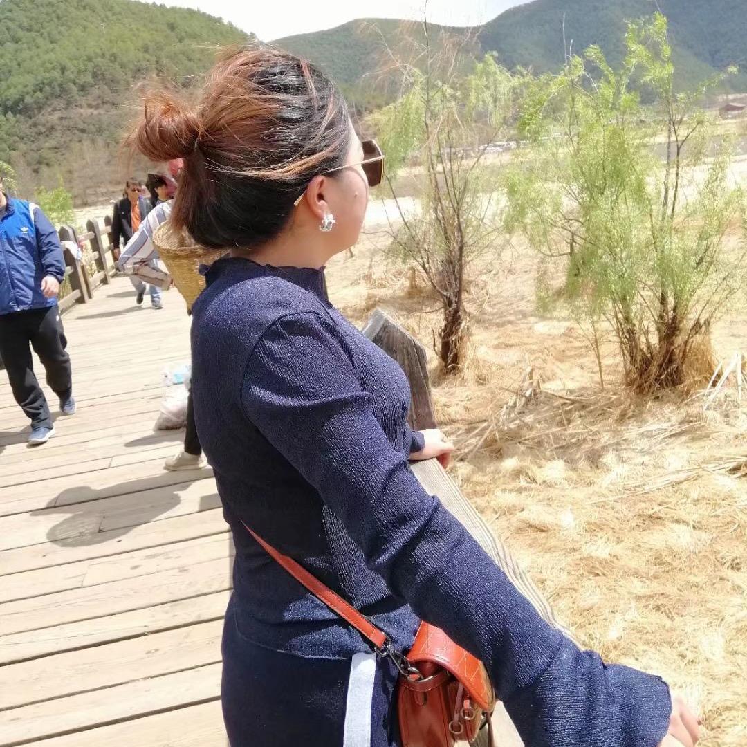 喜再来自助火锅老板娘
