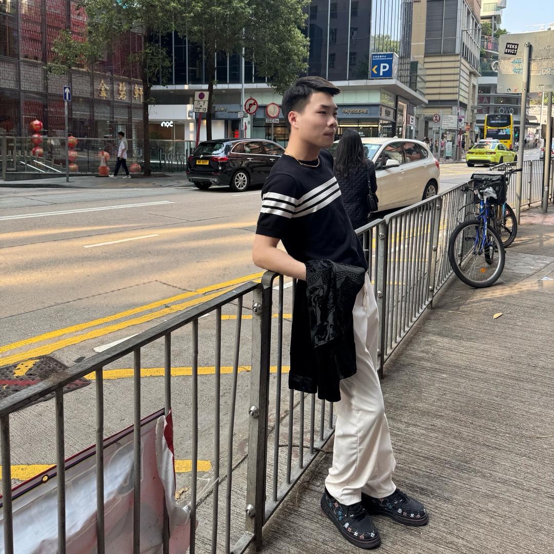 默「爱而不得」