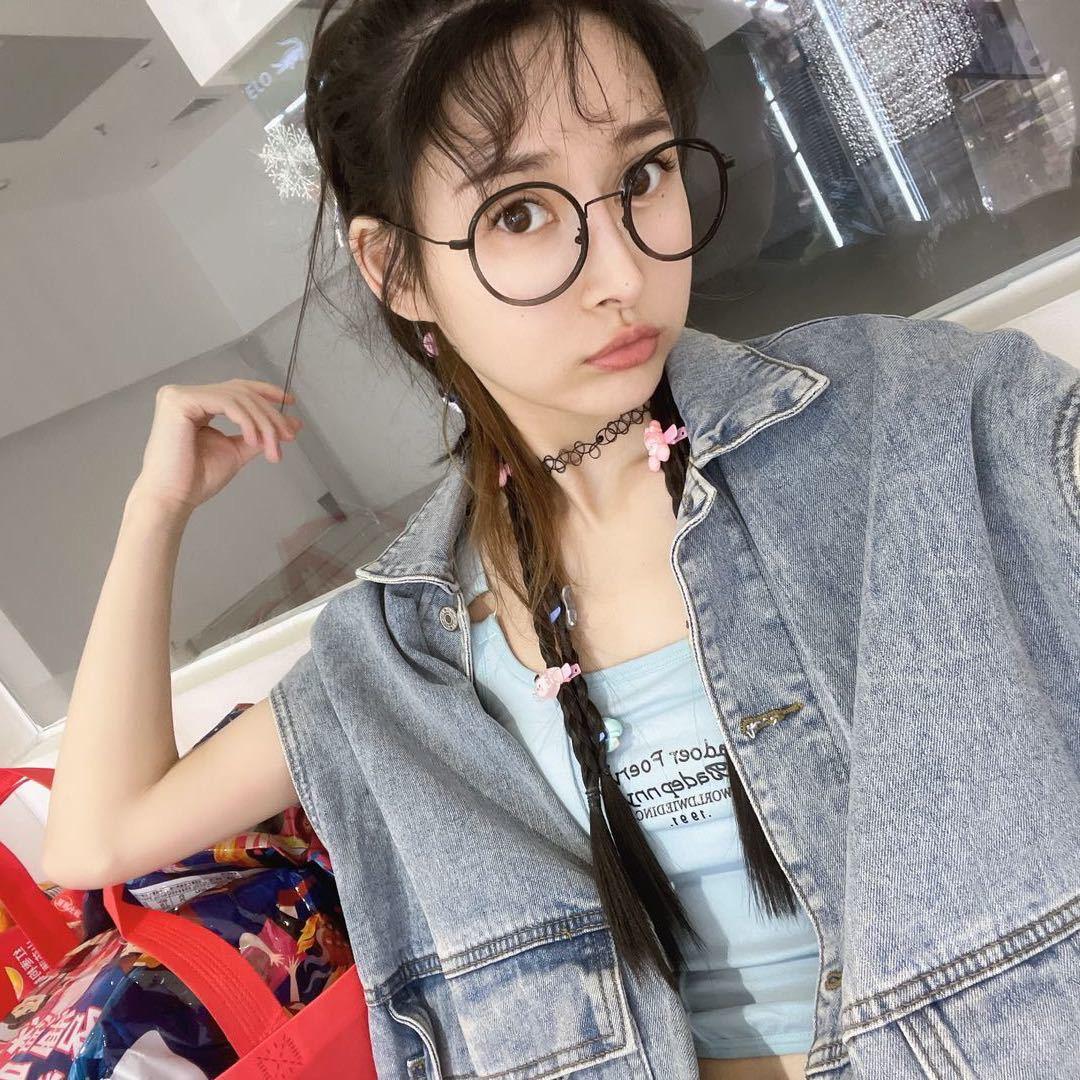炫我嘴里