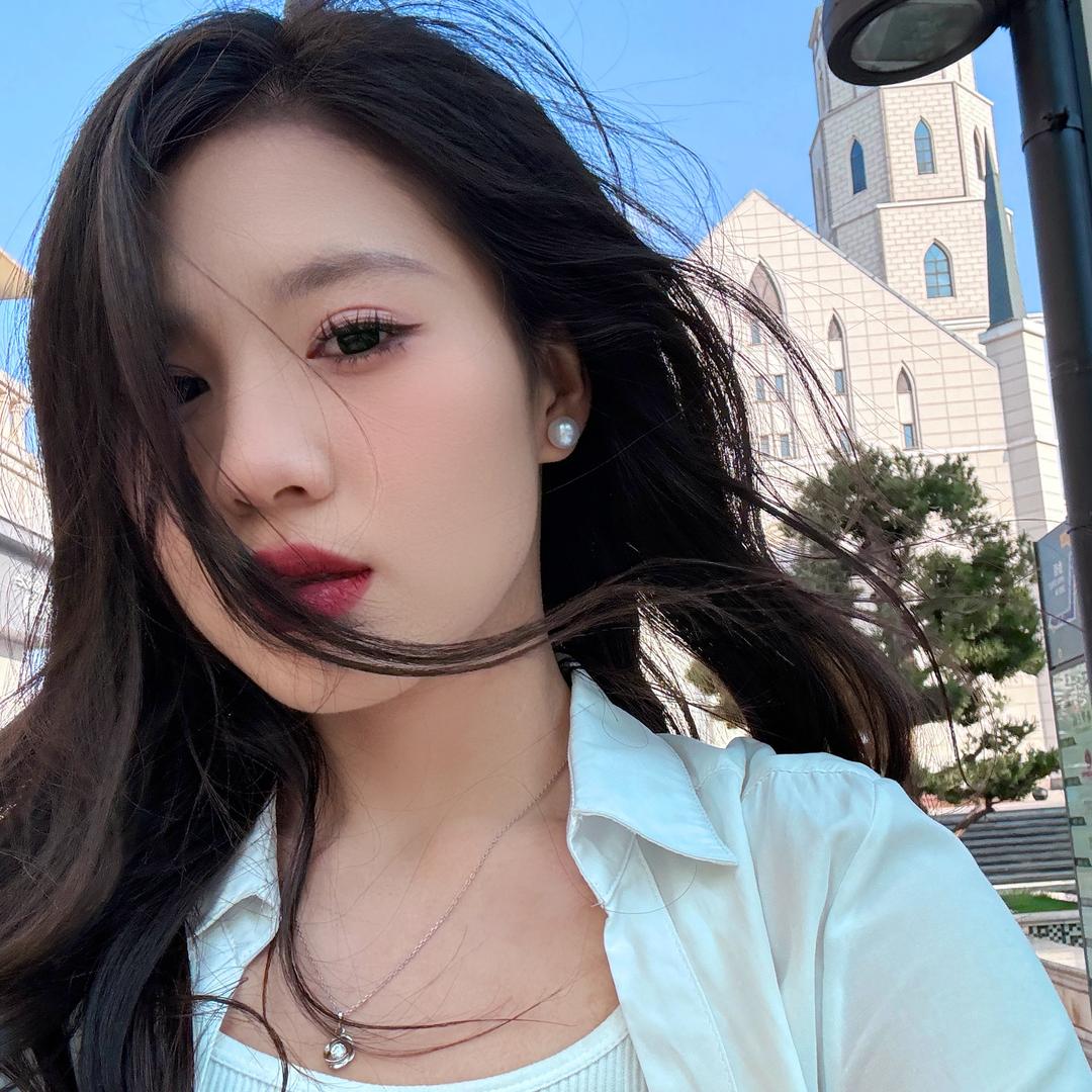 美女爱拉屎💩