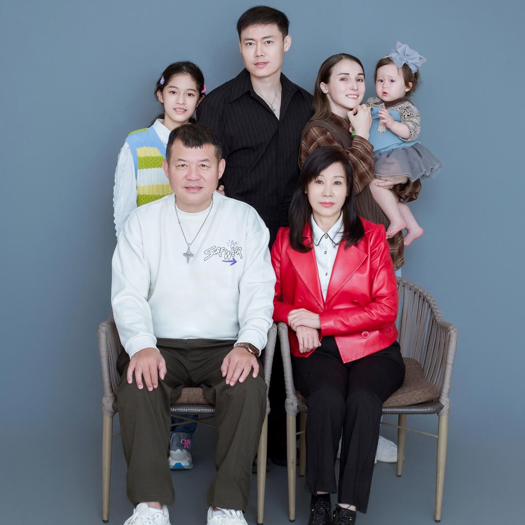娜娜一家人