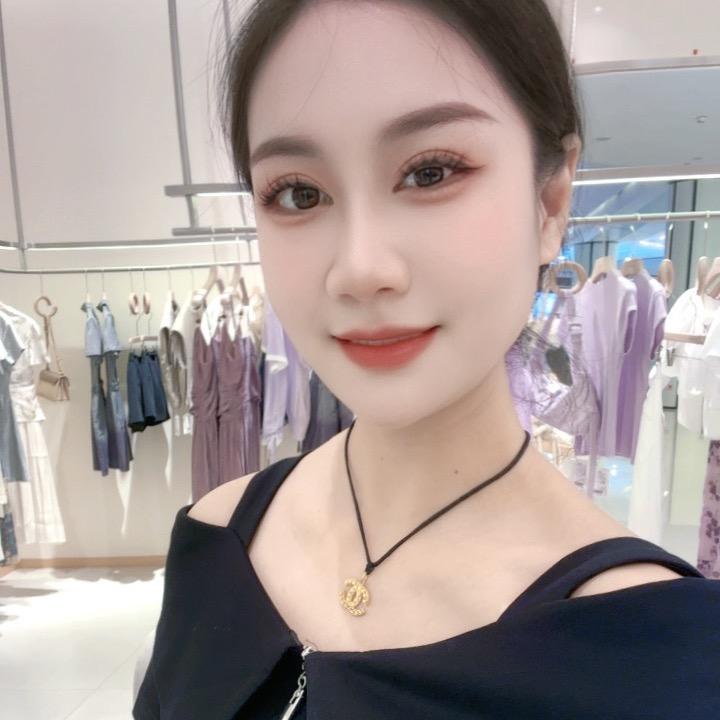 西安天街龙湖 COCODEZOM女装喜喜