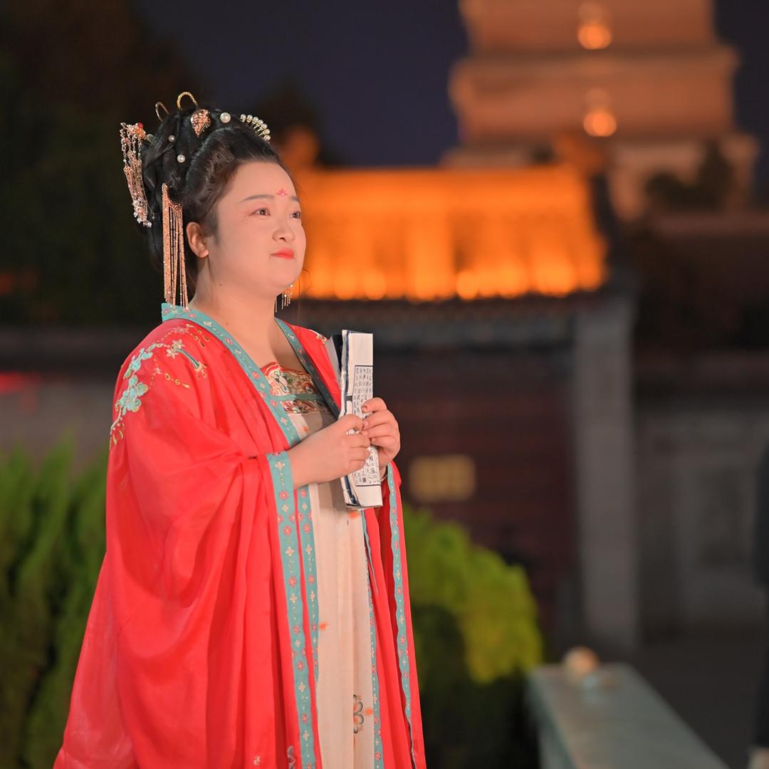 菲菲吖-