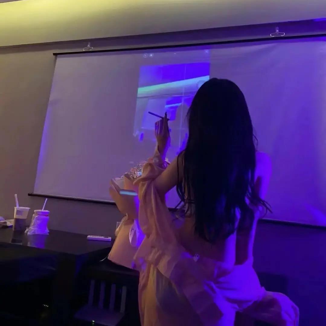 ﹏茕ོ࿆༘茕ོ࿆༘孑立