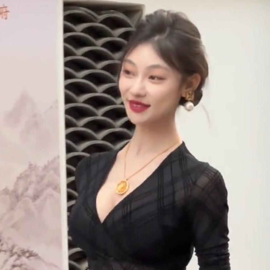梁昕（好美妆美自己）
