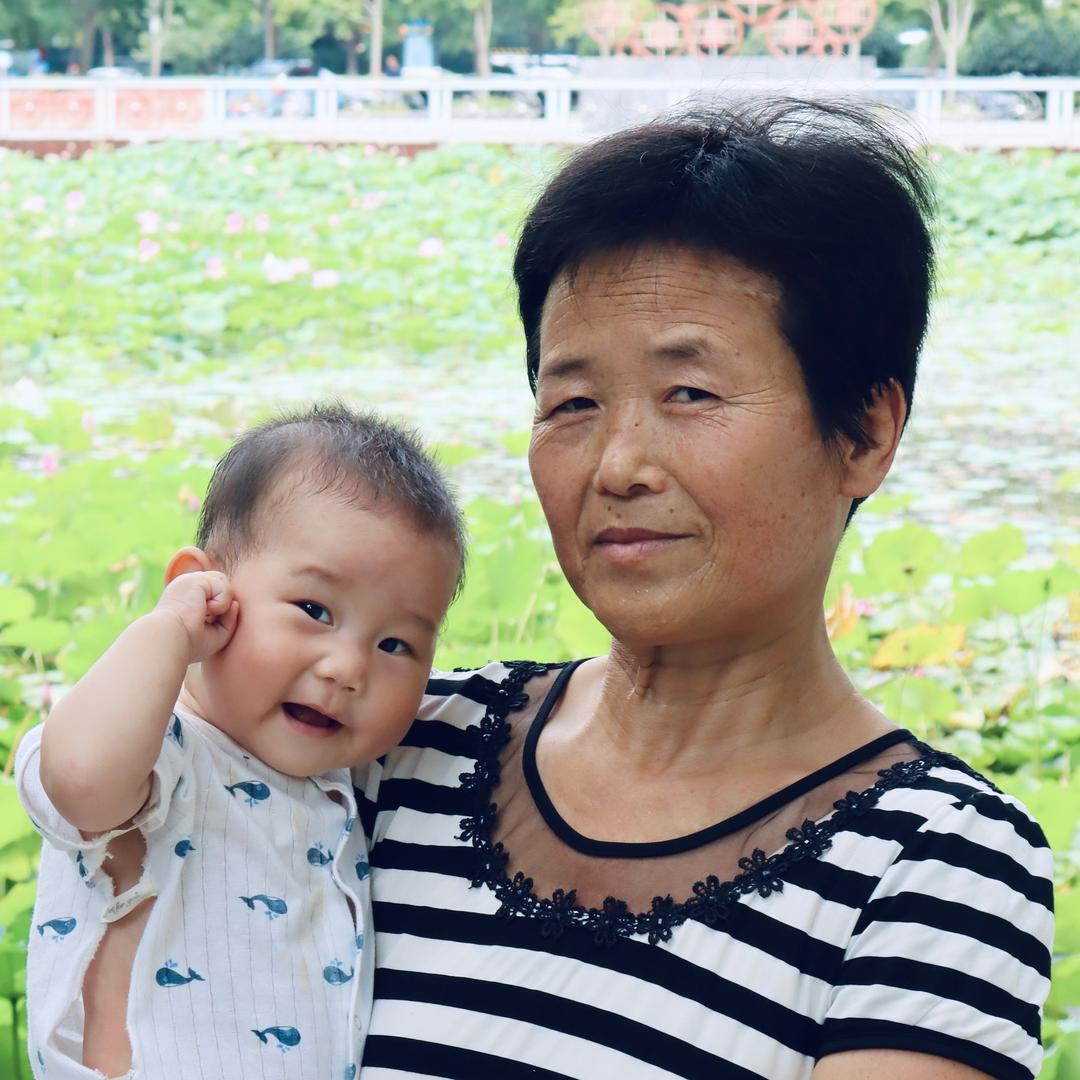 桐钱宝宝和春玲外婆