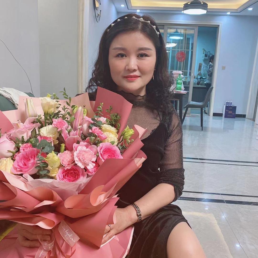 挥着翅膀的女孩