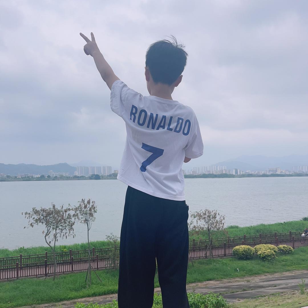 小眼睛的男孩