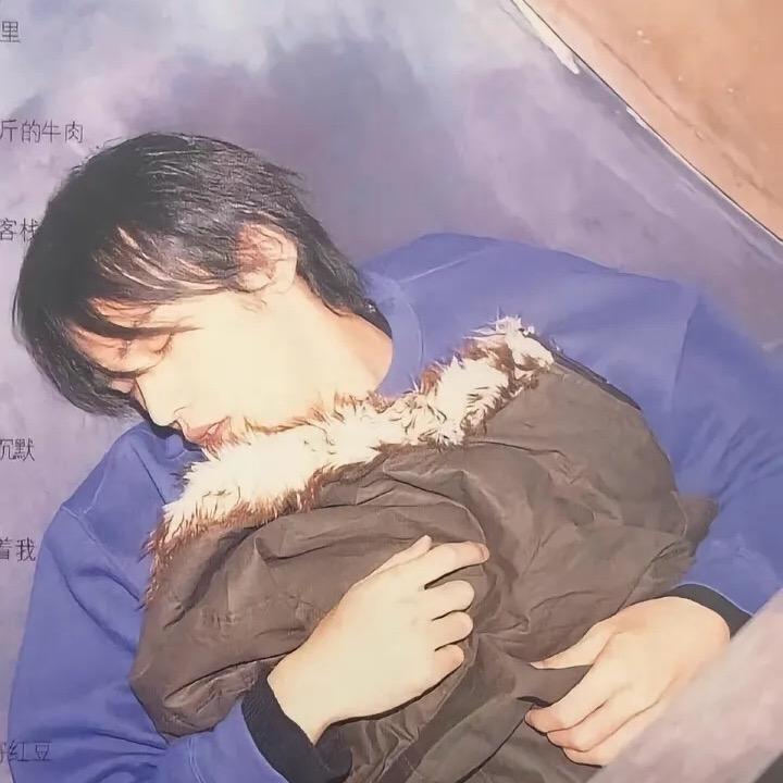 头低低