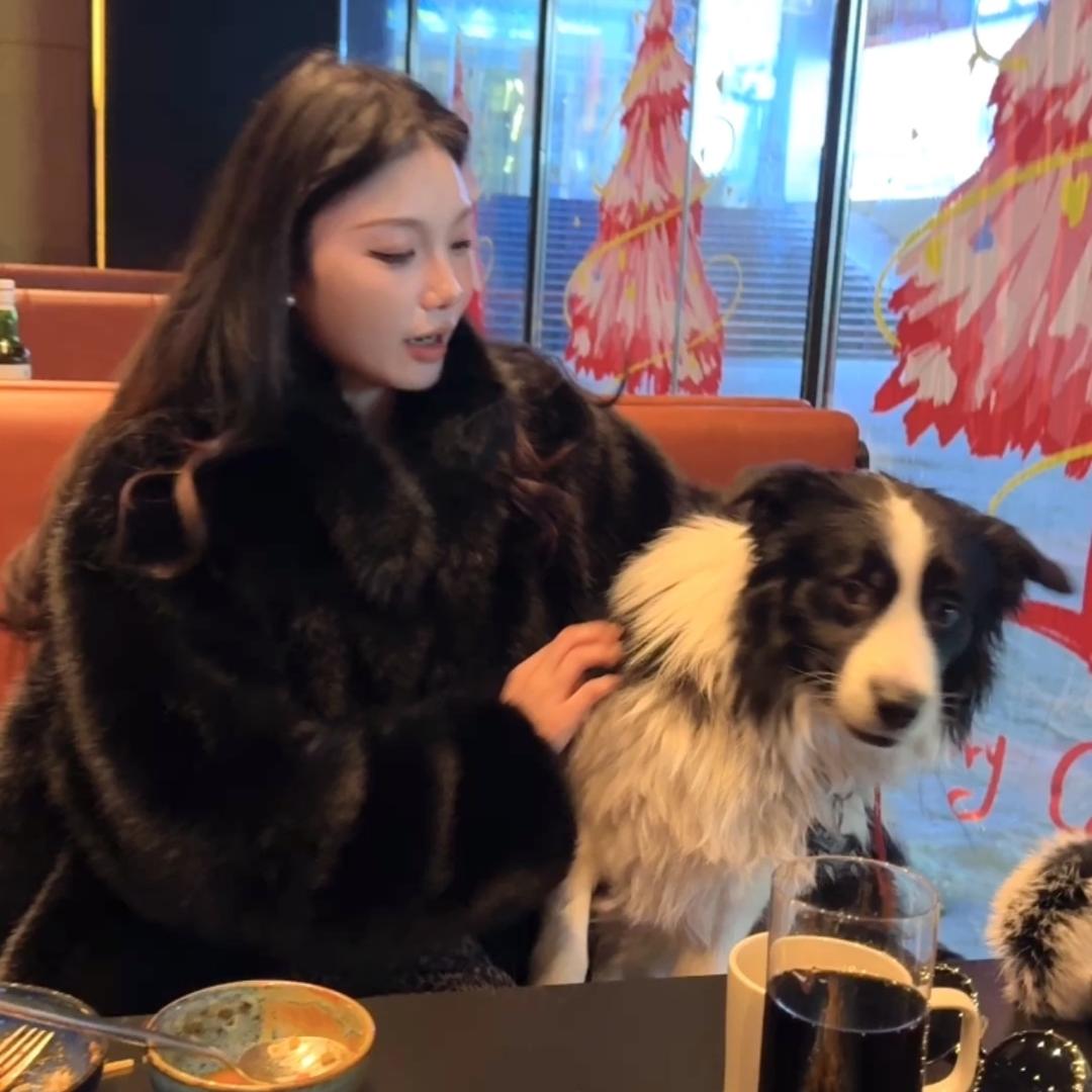 大潇潇（女装版）休息中