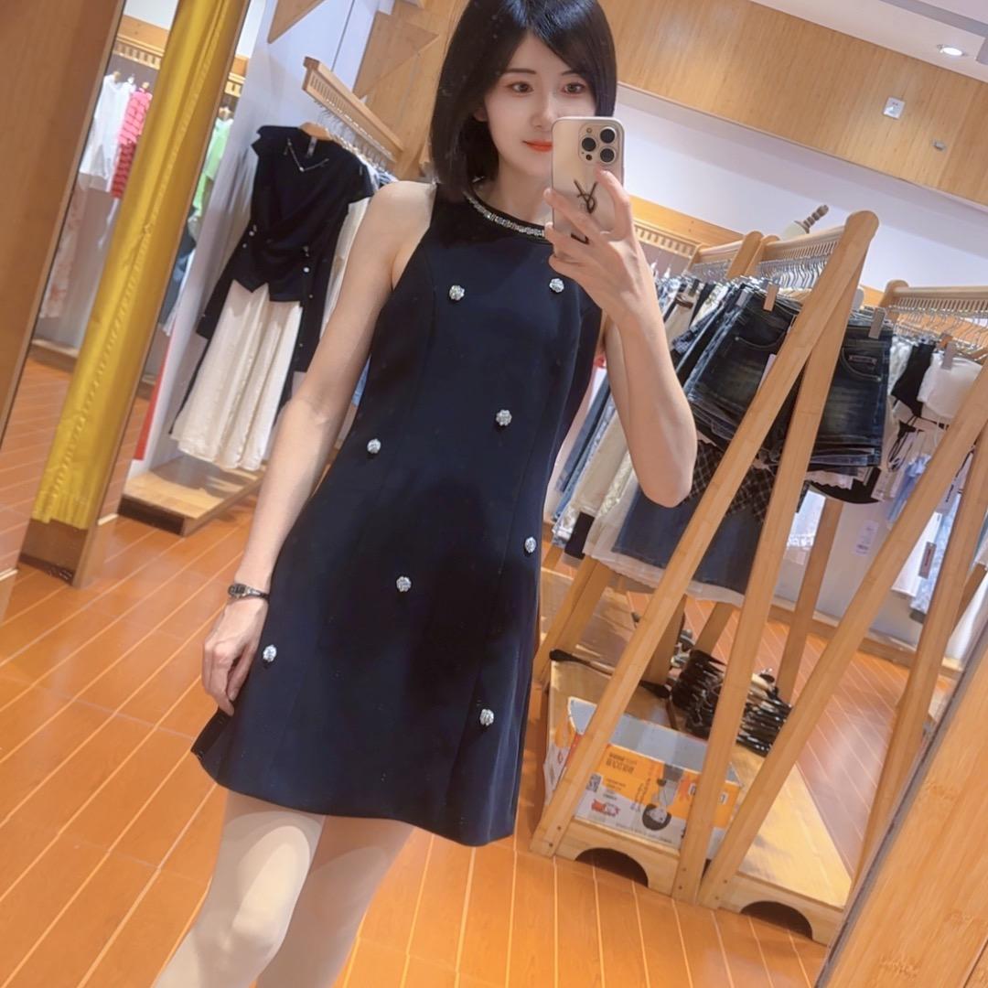 @卖服装的小姐姐双❤