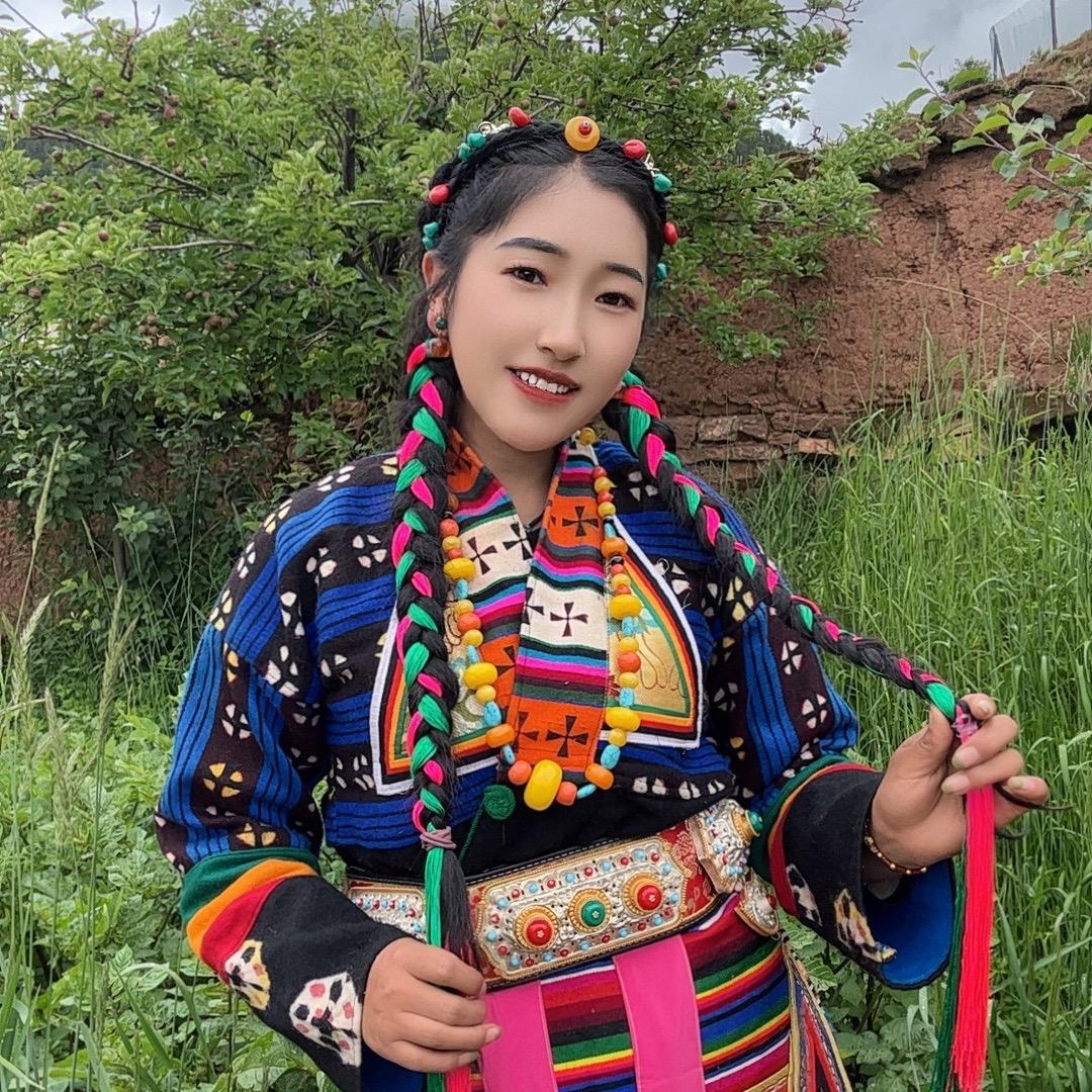 在香格里拉做水汪汪的卓玛