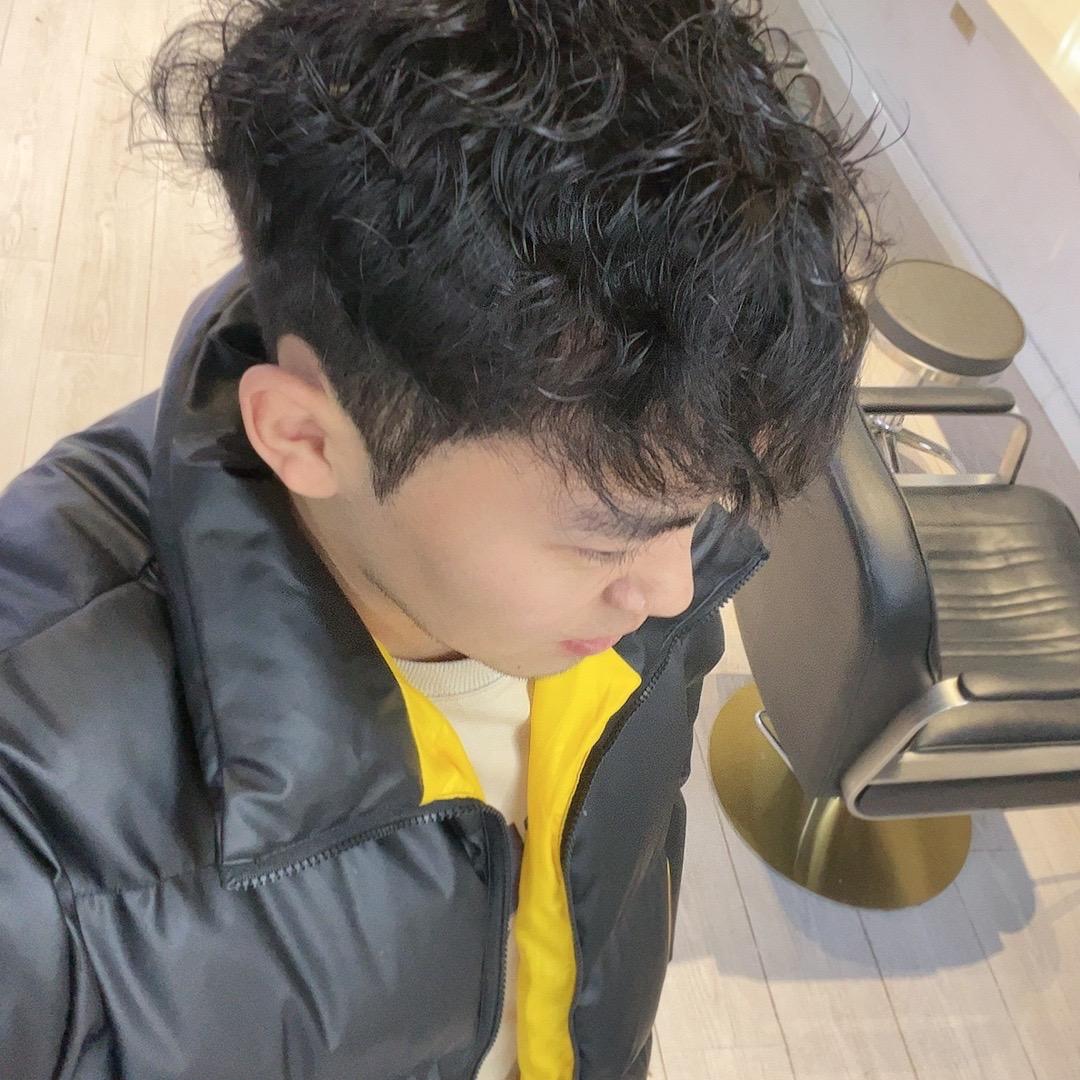 这个男人叫小帅.