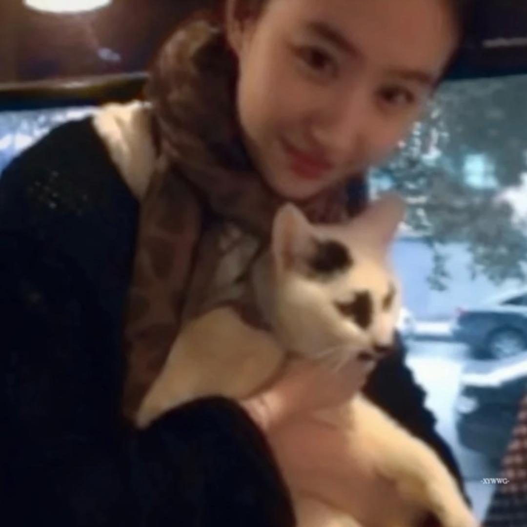 半夜去偷男神裤衩发现男神穿的是蕾丝内裤