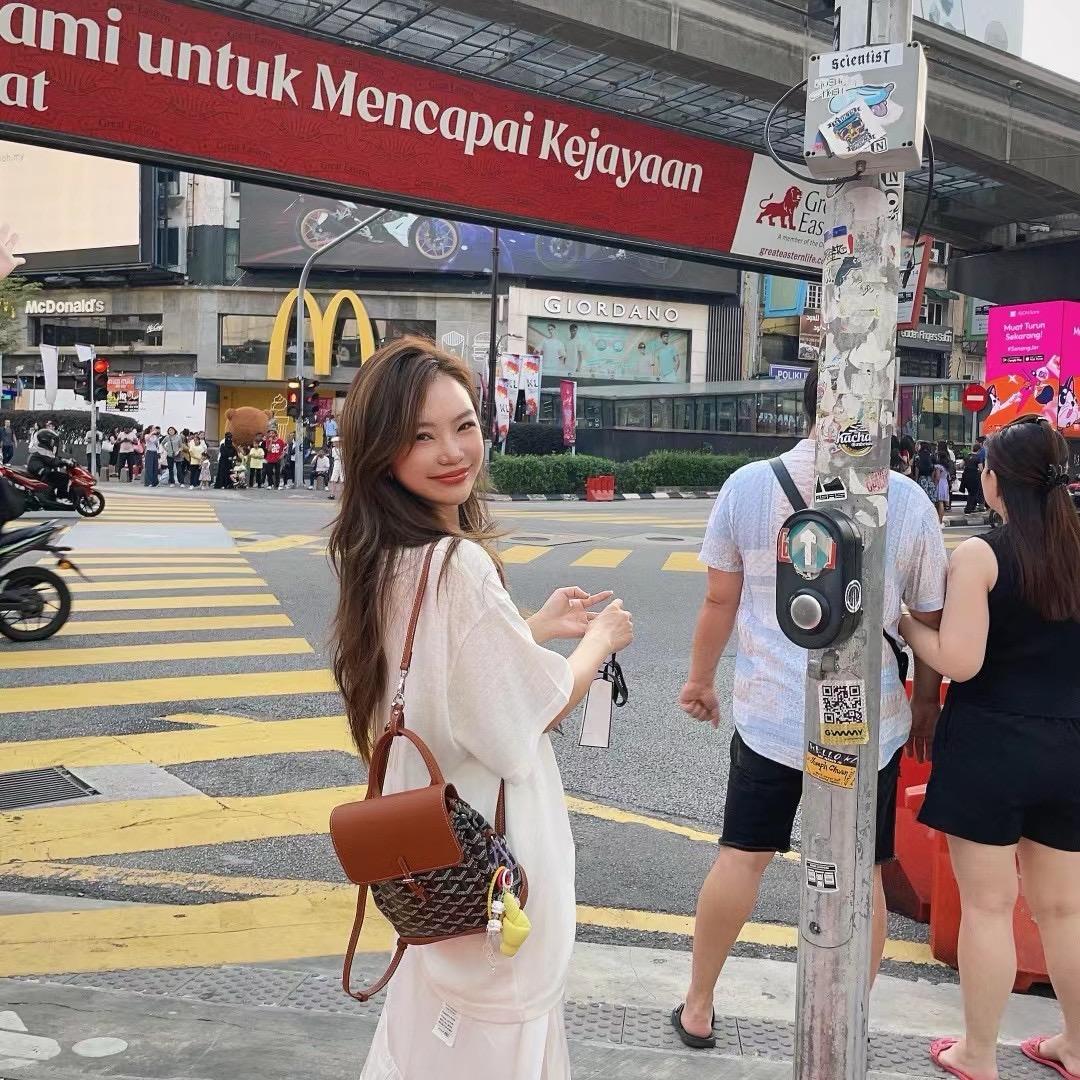 娇小晓女装店
