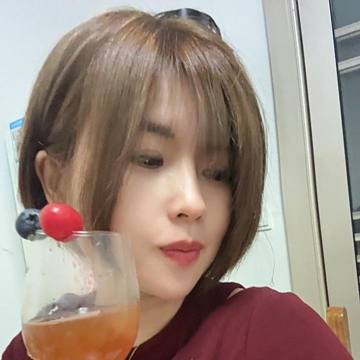 莉莉💄脐橙姑娘
