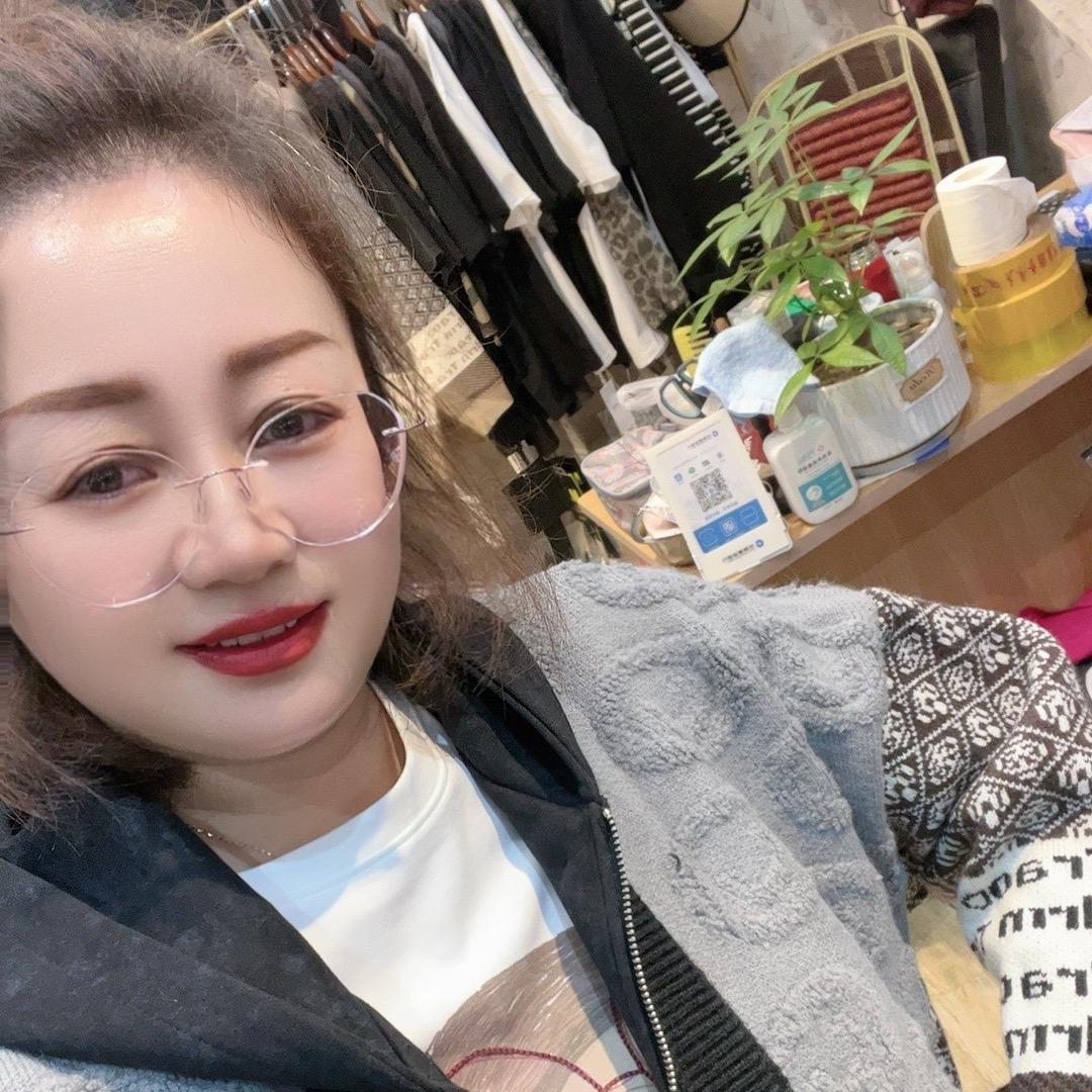 包头市东河区一帆名品服装批发商店