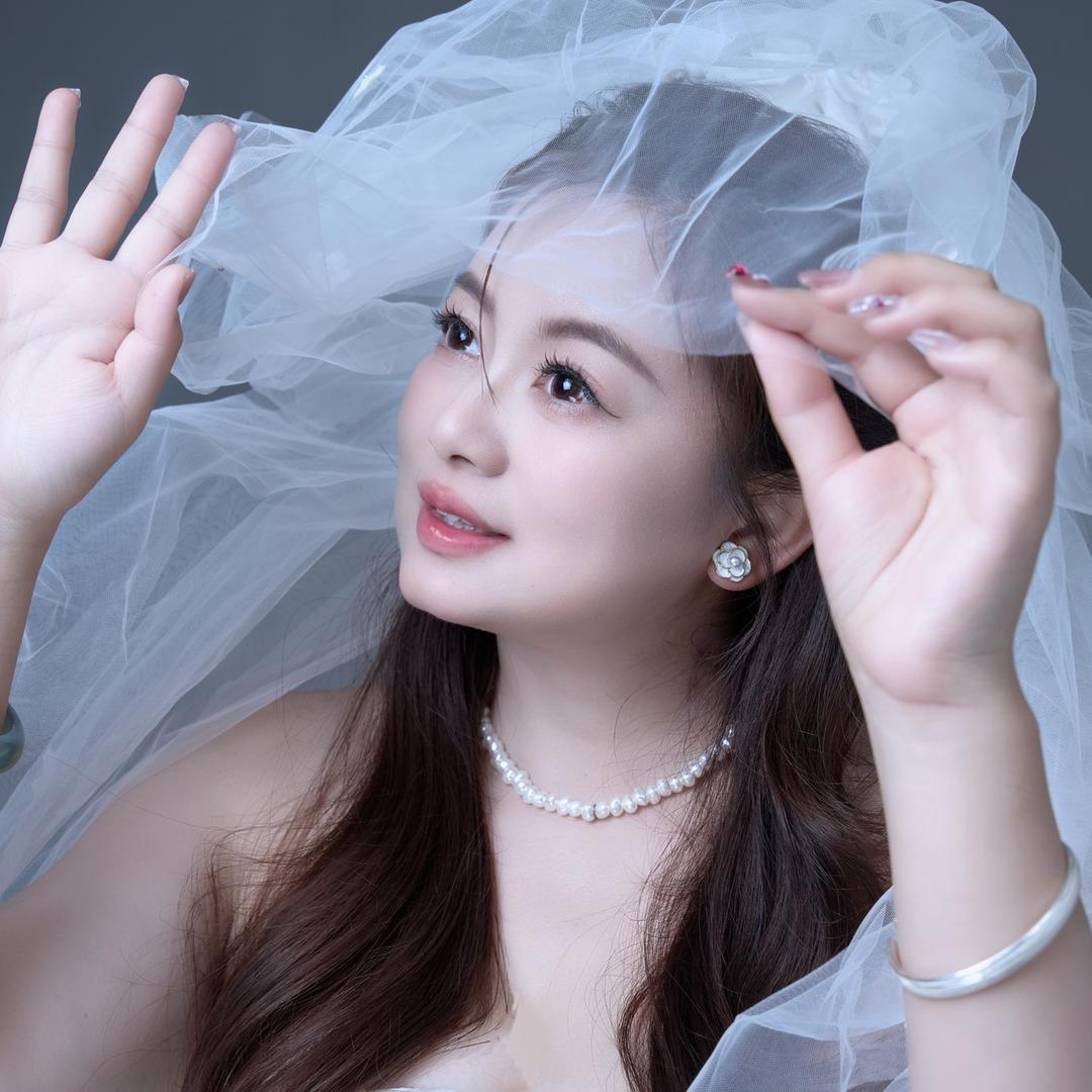 @长颈鹿掉水里了