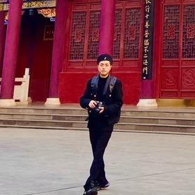 @张涛乌当区烫发染发接发