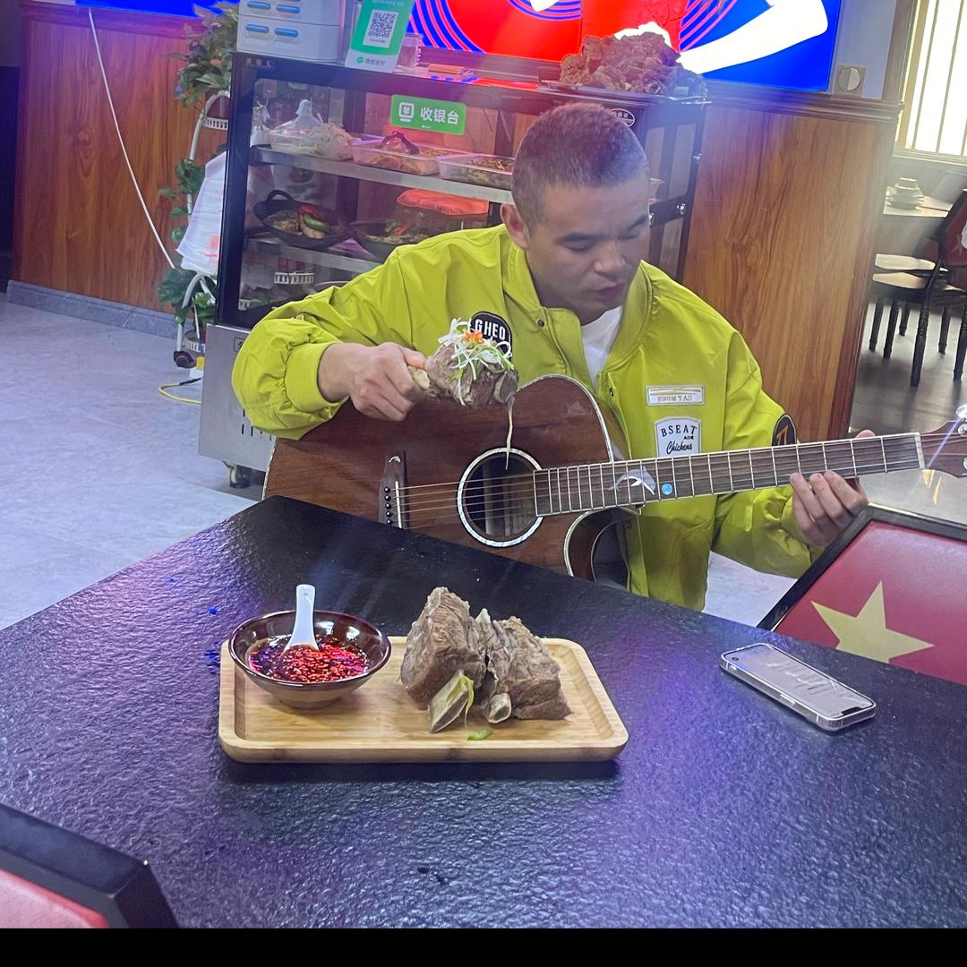 （沙桔长）厨房弹吉他