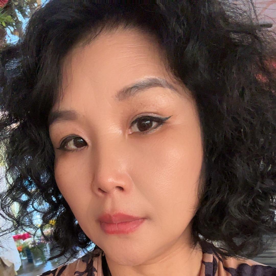 春霞鲜花店。海鲜，公寓，水果，各种冻货。