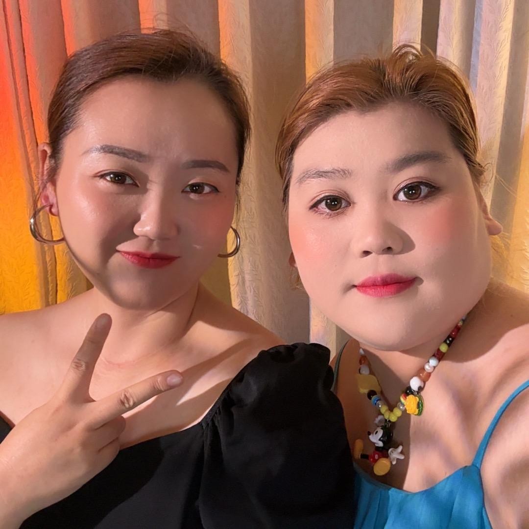 胖妹瘦姐超爱吃