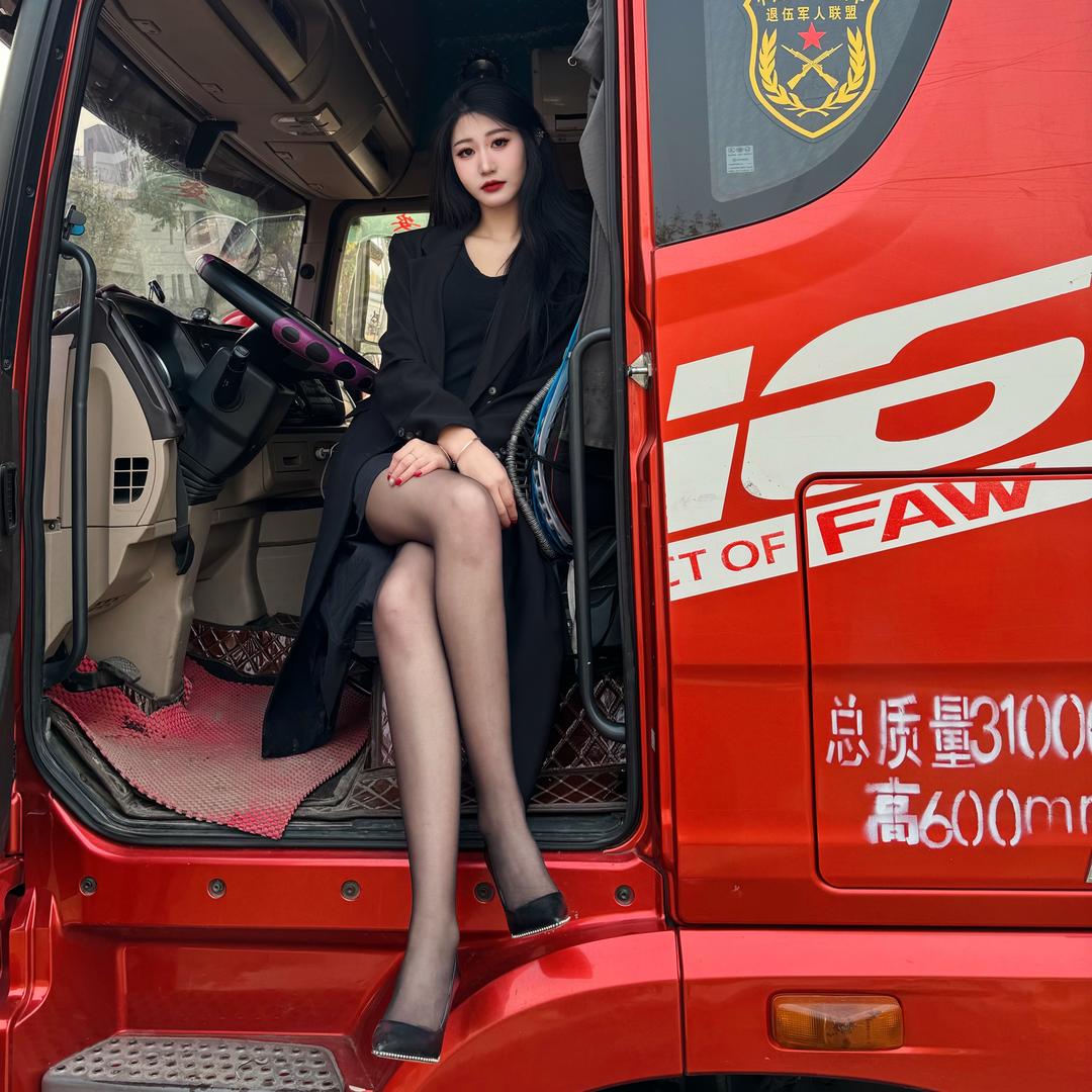 开货车的奕霏