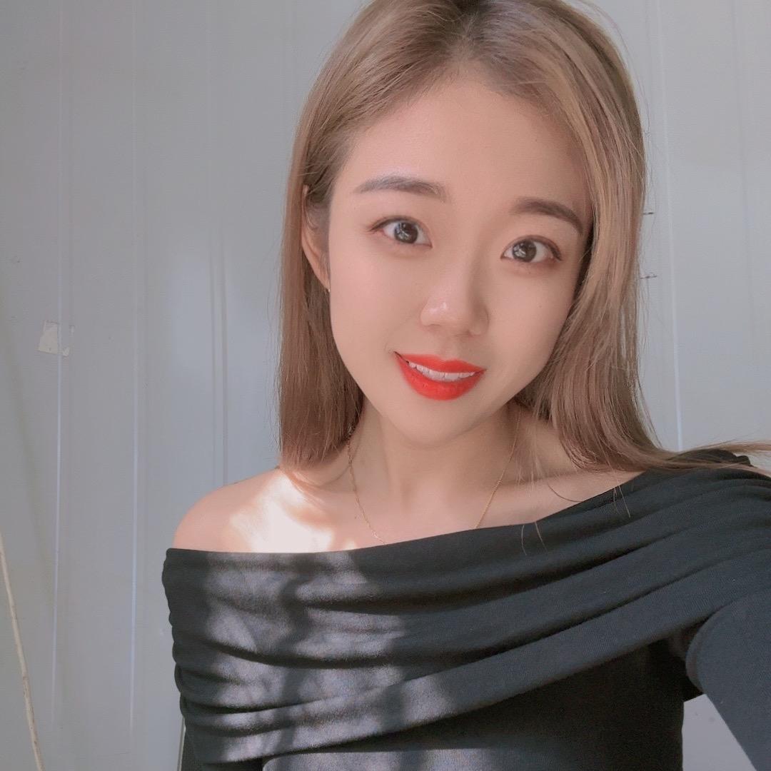 莹莹🍀🌙