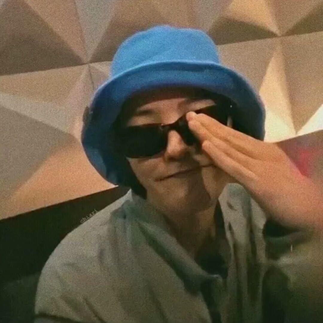 扶老蟑螂过马路被屎壳郎无证驾驶创飞八百米