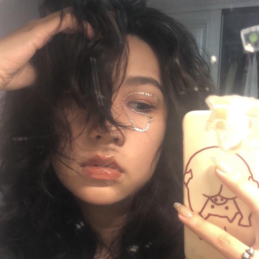 小何今天开心吗？