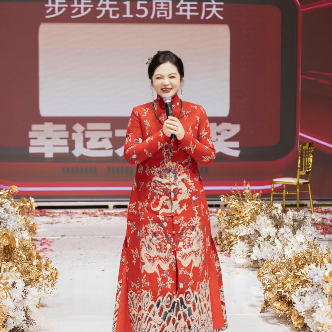 步步先电动三轮车董事长—张梅