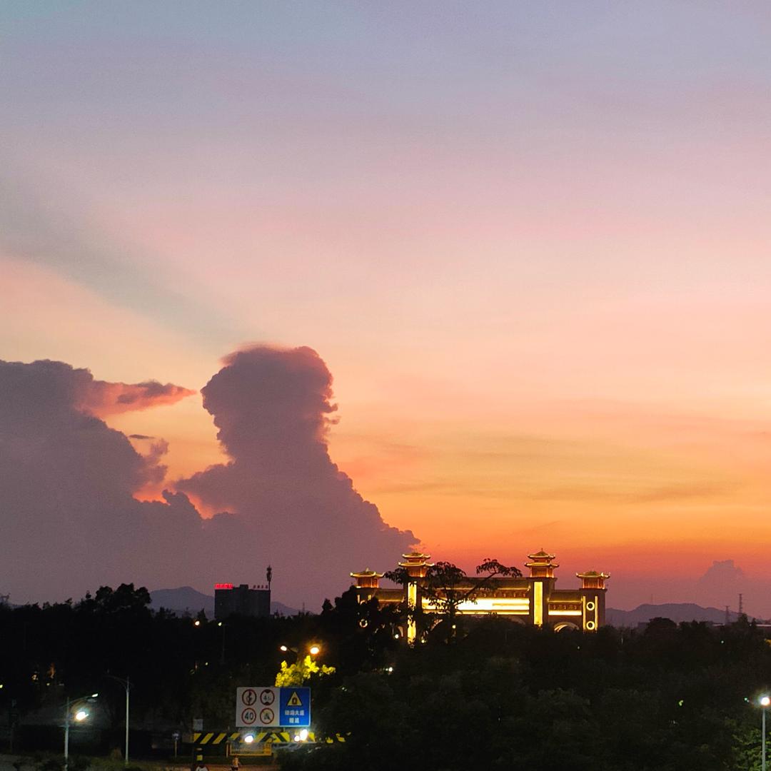 夕仄房地产公司设计师Zhu